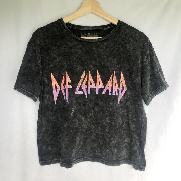 Def Leppard Tops - Def Leppard NWOT Distressed Graphic Tee